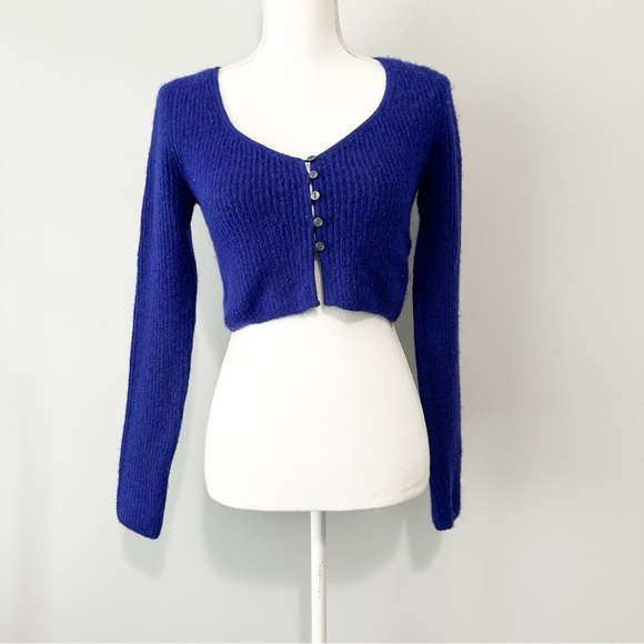 Zara Tops - Zara Blue Knit cropped long sleeve Cardigan top size small acrylic festival